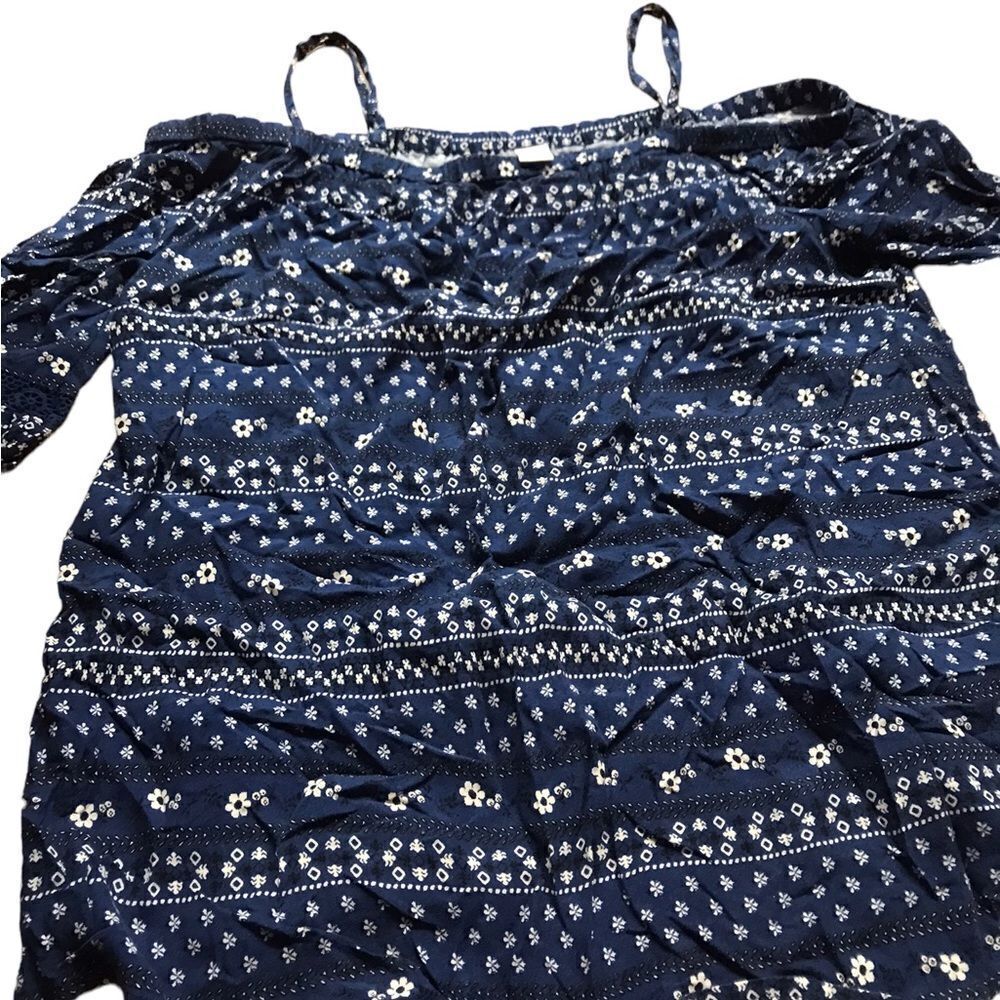 Old navy super cite too new without tags size small excellent condition